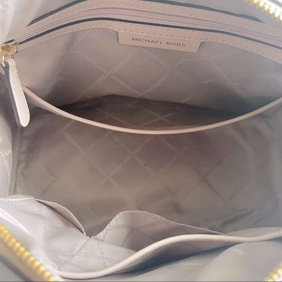 Authentic Michael Kors Bedford Travel Purse - Picture 5 of 5